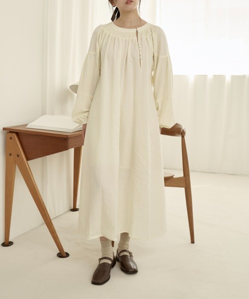 moi tytto（モイテュット）の「シアーロングワンピース（ワンピース・レディース・ベージュ/ナチュラル・FREE/SMALL）」の19枚目の写真