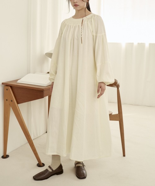 moi tytto（モイテュット）の「シアーロングワンピース（ワンピース・レディース・ベージュ/ナチュラル・FREE/SMALL）」の20枚目の写真