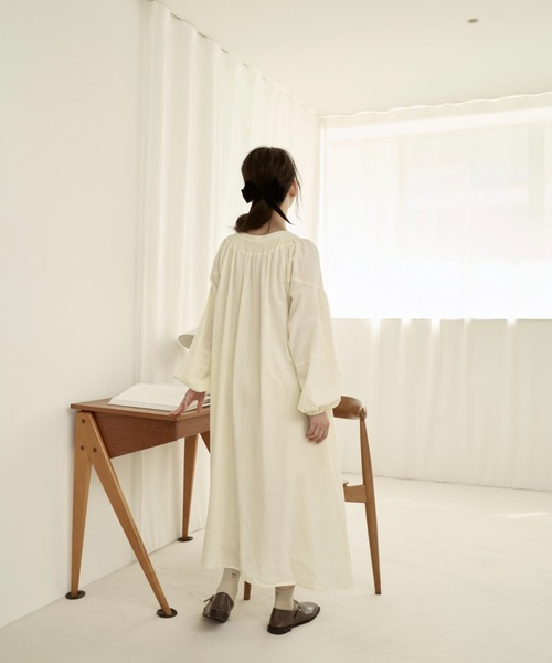 moi tytto（モイテュット）の「シアーロングワンピース（ワンピース・レディース・ベージュ/ナチュラル・FREE/SMALL）」の18枚目の写真