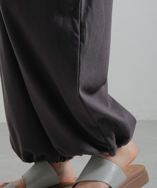 studio CLIP（スタディオクリップ）の「裾ドロスト裏毛サロペット[プチサイズあり]（サロペット/オーバーオール・レディース・スモーク/オフホワイト・FREE/PF）」の6枚目の写真