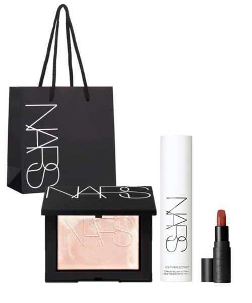 NARS(ナーズ)の「【数量限定】ライトリフレクティングプリズマティックパウダー+ライトリフレクティングトーンアップヴェール+エクスプリシットリップスティック特製サイズ・ショッパーつき(コスメキット/ギフトセット・レディース・その他・FREE)」の1枚目の写真
