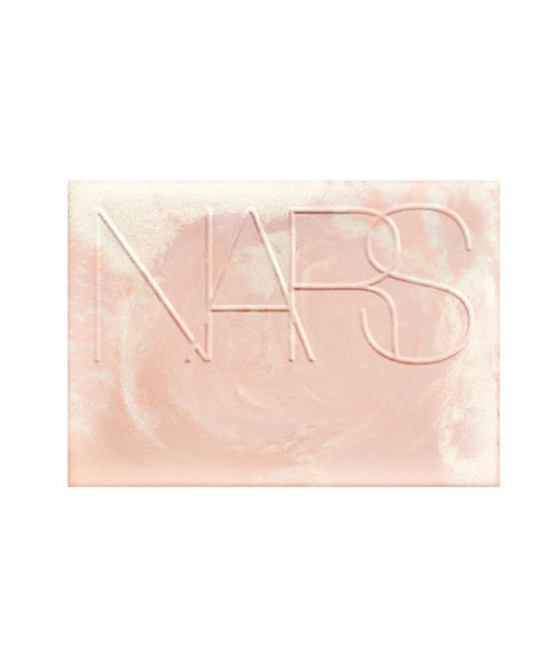 NARS(ナーズ)の「【数量限定】ライトリフレクティングプリズマティックパウダー+ライトリフレクティングトーンアップヴェール+エクスプリシットリップスティック特製サイズ・ショッパーつき(コスメキット/ギフトセット・レディース・その他・FREE)」の2枚目の写真
