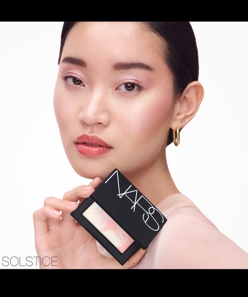 NARS(ナーズ)の「【数量限定】ライトリフレクティングプリズマティックパウダー+ライトリフレクティングトーンアップヴェール+エクスプリシットリップスティック特製サイズ・ショッパーつき(コスメキット/ギフトセット・レディース・その他・FREE)」の3枚目の写真