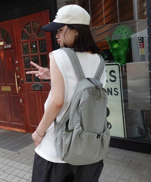 CORNERS(コーナーズ)の「ギャザーポケットリュック(ショルダーバッグ・レディース・ブラック/ライトベージュ/カーキ/ブラウン・FREE)」の4枚目の写真