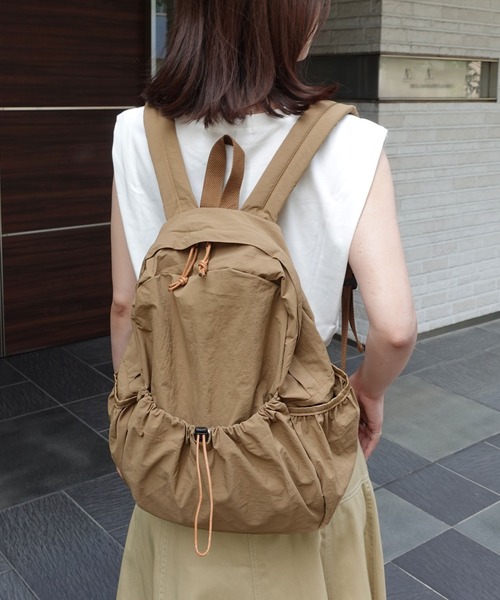 CORNERS(コーナーズ)の「ギャザーポケットリュック(ショルダーバッグ・レディース・ブラック/ライトベージュ/カーキ/ブラウン・FREE)」の9枚目の写真
