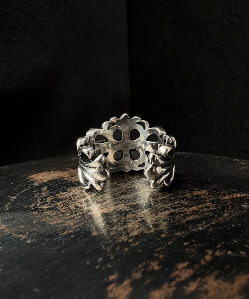 CALIFORNIA OUTFITTERS(カリフォルニア アウトフィッターズ)の「7D44 アンティーク調 クロスモチーフボリュームリング(リング・メンズ・シルバー・16号/20号/18号/22号)」の4枚目の写真