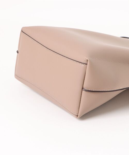 Legato Largo（レガートラルゴ）の「【Legato Largo】LG-P0117 かるいかばん 縦型2WAY ショルダーバッグ（ショルダーバッグ・レディース・ブラック/キャメル/グレイッシュベージュ/アイボリー・FREE）」の6枚目の写真