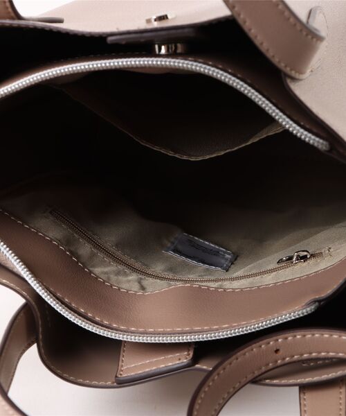 Legato Largo（レガートラルゴ）の「【Legato Largo】LG-P0117 かるいかばん 縦型2WAY ショルダーバッグ（ショルダーバッグ・レディース・ブラック/キャメル/グレイッシュベージュ/アイボリー・FREE）」の7枚目の写真