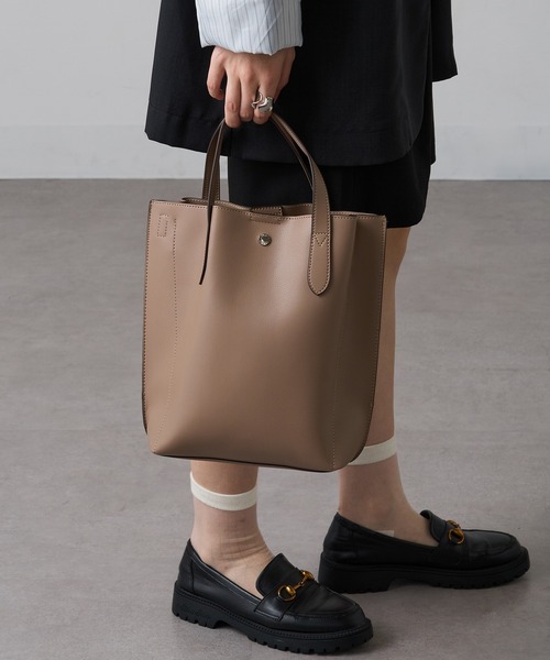 Legato Largo（レガートラルゴ）の「【Legato Largo】LG-P0117 かるいかばん 縦型2WAY ショルダーバッグ（ショルダーバッグ・レディース・ブラック/キャメル/グレイッシュベージュ/アイボリー・FREE）」の4枚目の写真