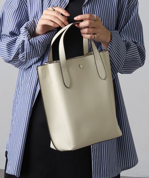 Legato Largo（レガートラルゴ）の「【Legato Largo】LG-P0117 かるいかばん 縦型2WAY ショルダーバッグ（ショルダーバッグ・レディース・ブラック/キャメル/グレイッシュベージュ/アイボリー・FREE）」の2枚目の写真