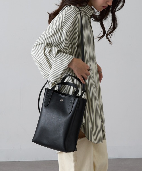 Legato Largo（レガートラルゴ）の「【Legato Largo】LG-P0117 かるいかばん 縦型2WAY ショルダーバッグ（ショルダーバッグ・レディース・ブラック/キャメル/グレイッシュベージュ/アイボリー・FREE）」の3枚目の写真