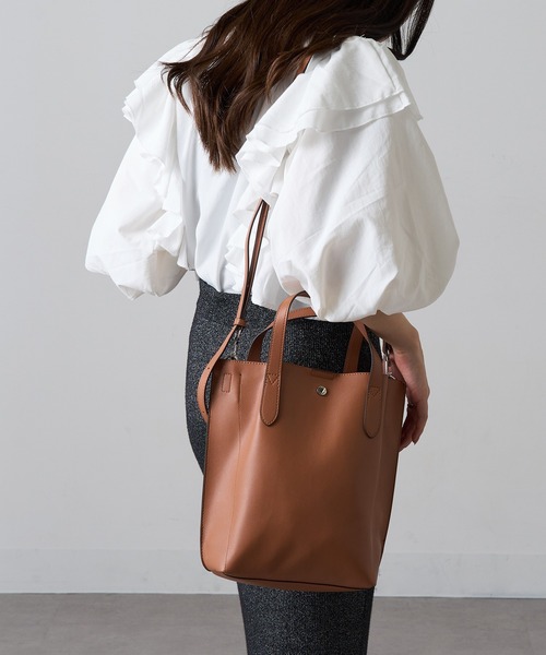 Legato Largo（レガートラルゴ）の「【Legato Largo】LG-P0117 かるいかばん 縦型2WAY ショルダーバッグ（ショルダーバッグ・レディース・ブラック/キャメル/グレイッシュベージュ/アイボリー・FREE）」の14枚目の写真
