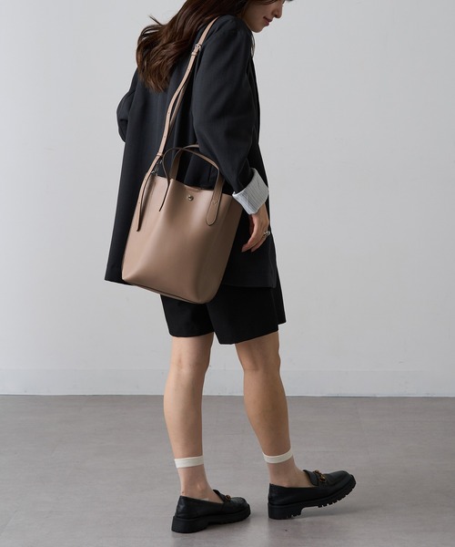 Legato Largo（レガートラルゴ）の「【Legato Largo】LG-P0117 かるいかばん 縦型2WAY ショルダーバッグ（ショルダーバッグ・レディース・ブラック/キャメル/グレイッシュベージュ/アイボリー・FREE）」の11枚目の写真