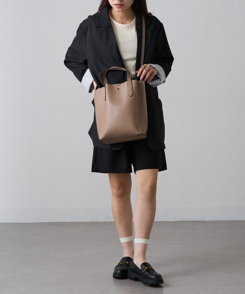 Legato Largo（レガートラルゴ）の「【Legato Largo】LG-P0117 かるいかばん 縦型2WAY ショルダーバッグ（ショルダーバッグ・レディース・ブラック/キャメル/グレイッシュベージュ/アイボリー・FREE）」の12枚目の写真