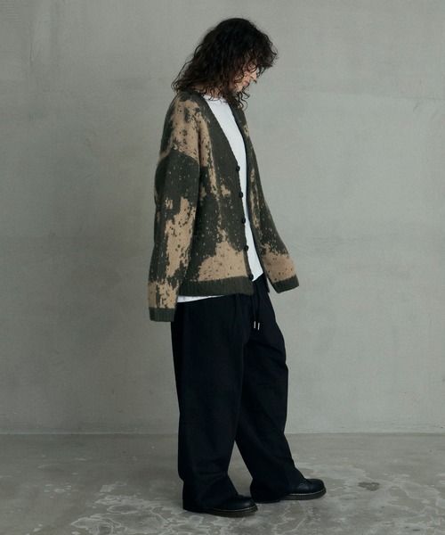 Revo.（レボ）の「Revo. モヘアタッチ グランジパターン 総柄ジャガード ルーズカーディガン（カーディガン/ボレロ・メンズ・カーキ/ブラック/ブルー・2/1）」の17枚目の写真