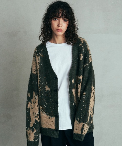 Revo.（レボ）の「Revo. モヘアタッチ グランジパターン 総柄ジャガード ルーズカーディガン（カーディガン/ボレロ・メンズ・カーキ/ブラック/ブルー・2/1）」の9枚目の写真