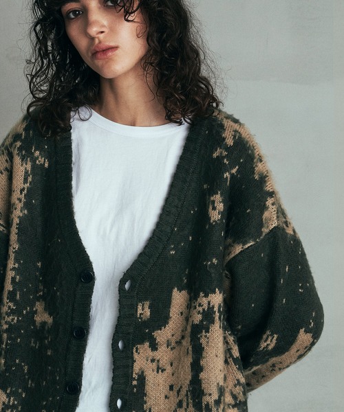 Revo.（レボ）の「Revo. モヘアタッチ グランジパターン 総柄ジャガード ルーズカーディガン（カーディガン/ボレロ・メンズ・カーキ/ブラック/ブルー・2/1）」の7枚目の写真