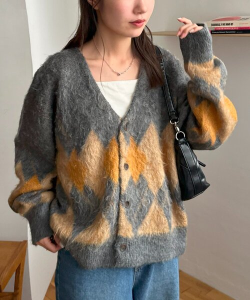 DISCOAT（ディスコート）の「【ユニセックス】アーガイル柄ニットカーディガン（カーディガン/ボレロ・レディース・ブラウン/チャコールグレー・FREE）」の6枚目の写真