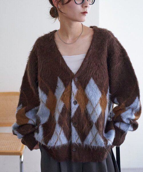 DISCOAT（ディスコート）の「【ユニセックス】アーガイル柄ニットカーディガン（カーディガン/ボレロ・レディース・ブラウン/チャコールグレー・FREE）」の4枚目の写真