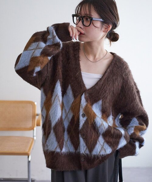DISCOAT（ディスコート）の「【ユニセックス】アーガイル柄ニットカーディガン（カーディガン/ボレロ・レディース・ブラウン/チャコールグレー・FREE）」の17枚目の写真
