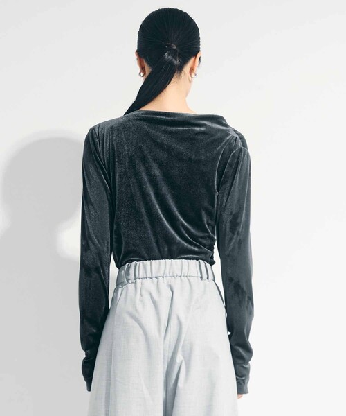 STUDIOUS(ステュディオス)の「【STUDIOUS/ステュディオス】Velours Long Tee/ベロアロングティー/カットソー/トップス/シアーベロア(Tシャツ/カットソー・レディース・ブラック/ネイビー/ミント/グレー系その他・FREE)」の19枚目の写真
