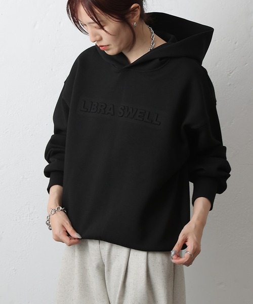 COLONY 2139（コロニートゥーワンスリーナイン）の「ダンボールエンボスロゴパーカー（パーカー・レディース・バーガンディー/チャコールグレー/ブラック・FREE）」の2枚目の写真