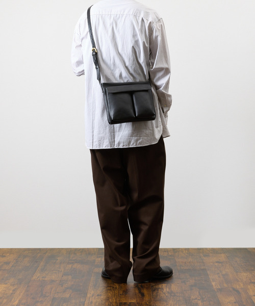 SLOW(スロウ)の「SLOW スロウ / cb -helmet shoulder bag- クロムステアレザーショルダーバッグ 牛革ヘルメットバッグ / 858S72R(ショルダーバッグ・メンズ・ブラック/チョコ/キャメル・FREE)」の5枚目の写真