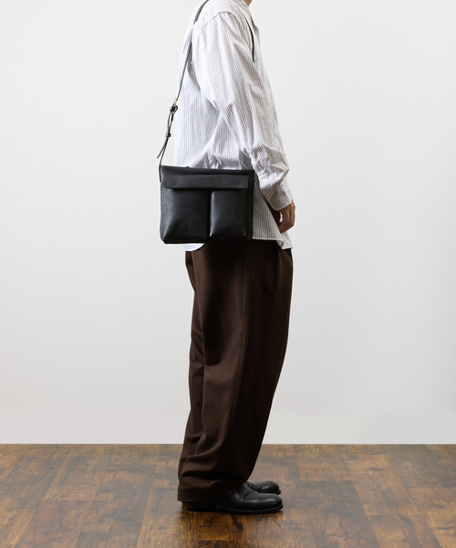 SLOW(スロウ)の「SLOW スロウ / cb -helmet shoulder bag- クロムステアレザーショルダーバッグ 牛革ヘルメットバッグ / 858S72R(ショルダーバッグ・メンズ・ブラック/チョコ/キャメル・FREE)」の6枚目の写真