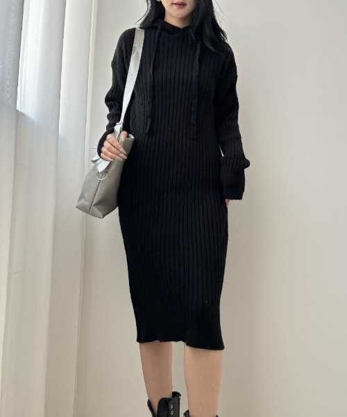 maison de LATIR（メゾンドラティール）の「フード付きニットロングワンピース（ワンピース・レディース・ブルー/グレー/ブラック・FREE）」の5枚目の写真