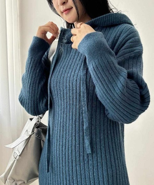 maison de LATIR（メゾンドラティール）の「フード付きニットロングワンピース（ワンピース・レディース・ブルー/グレー/ブラック・FREE）」の13枚目の写真