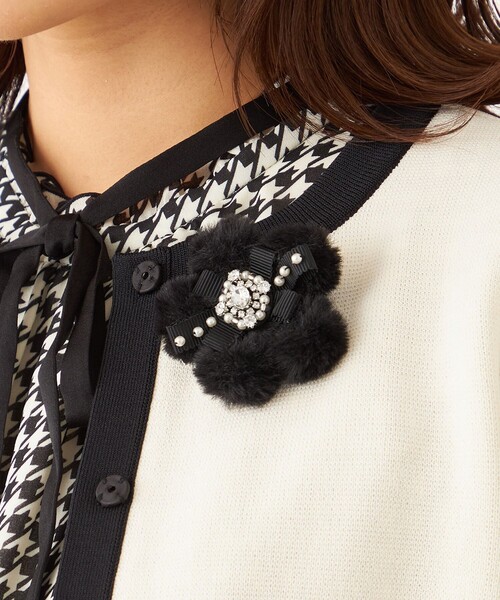 フェイクファーフラワーブローチ