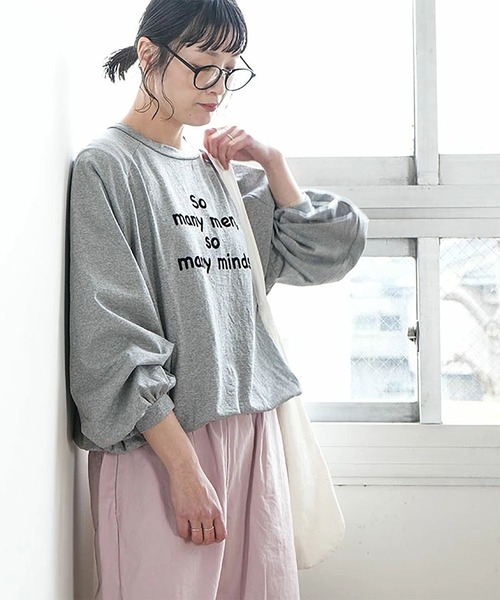 SOLAMONAT（ソラモナ）の「パフ天竺　裾ヒモ長袖プリント so many（Tシャツ/カットソー・レディース・ホワイト×ブラック/杢グレー/ホワイト×グレー/ブラック・FREE）」の4枚目の写真