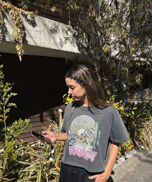 ROXY(ロキシー)の「ISLAND LIFE/ロキシーヴィンテージライクショート丈半袖Tシャツ(Tシャツ/カットソー・レディース・ブラック系その他/ブラック/ブラック系その他2・MEDIUM)」の5枚目の写真