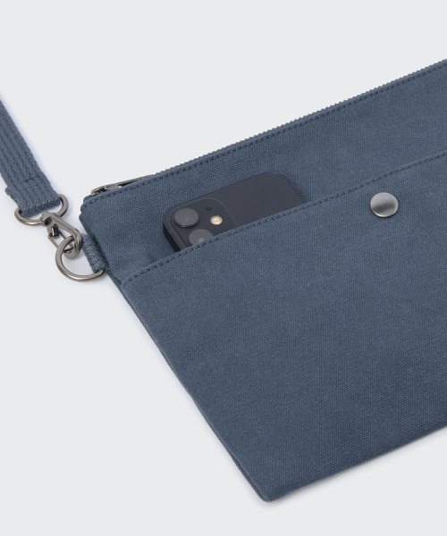 MUSINSA STANDARD（ムシンサスタンダード）の「ウォッシュドキャンバスサコッシュ[ネイビー]（メッセンジャーバッグ・メンズ・その他・FREE）」の4枚目の写真