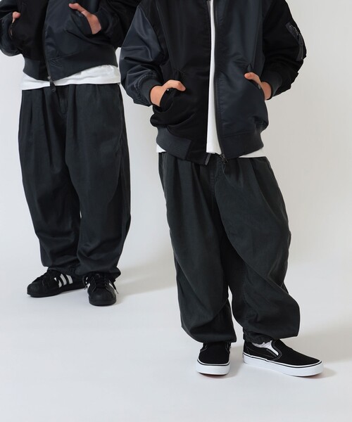 こども ビームス（コドモビームス）の「BEAMS × こども ビームス / フェード バルーン パンツ 2026（110～160cm）（その他パンツ・キッズ・オリーブ/ブラック・M(130-140)/L(150-160)）」の2枚目の写真