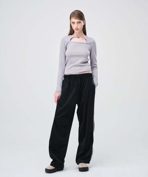 ETMON（エトモン）の「Fur Trimmed Strap T-Shirt  Light Grey（Tシャツ/カットソー・レディース・その他・FREE）」の2枚目の写真