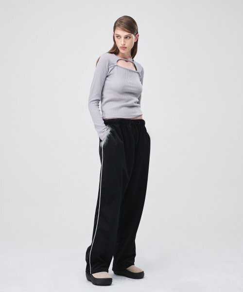 ETMON（エトモン）の「Fur Trimmed Strap T-Shirt  Light Grey（Tシャツ/カットソー・レディース・その他・FREE）」の5枚目の写真