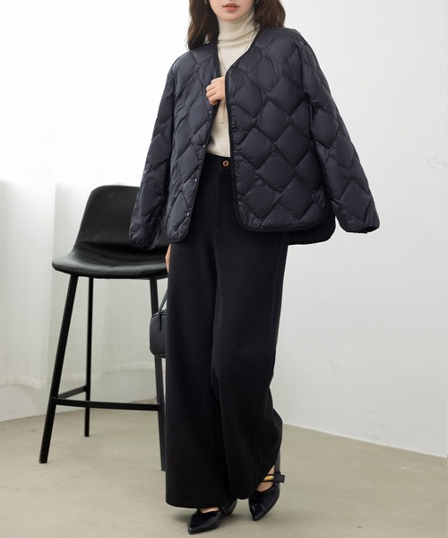 DAY CLOSET（デイ クローゼット）の「【軽量/おうちで洗える/収納袋付き】軽ふわ。カーブラインで洒落感満点。長袖Vネックノーカラーキルティングダウンブルゾン レディース（ブルゾン・レディース・ブラック/カーキ/アイボリー・M/L/XL）」の13枚目の写真