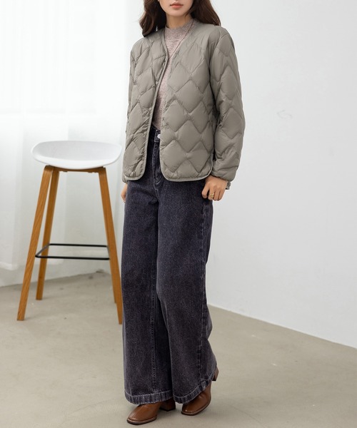 DAY CLOSET（デイ クローゼット）の「【軽量/おうちで洗える/収納袋付き】軽ふわ。カーブラインで洒落感満点。長袖Vネックノーカラーキルティングダウンブルゾン レディース（ブルゾン・レディース・ブラック/カーキ/アイボリー・M/L/XL）」の20枚目の写真