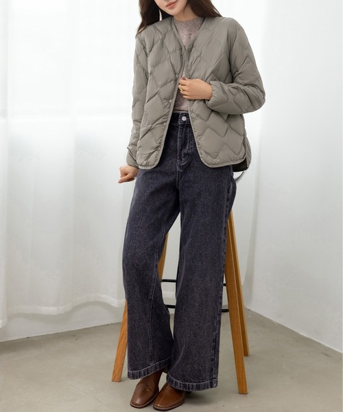 DAY CLOSET（デイ クローゼット）の「【軽量/おうちで洗える/収納袋付き】軽ふわ。カーブラインで洒落感満点。長袖Vネックノーカラーキルティングダウンブルゾン レディース（ブルゾン・レディース・ブラック/カーキ/アイボリー・M/L/XL）」の21枚目の写真