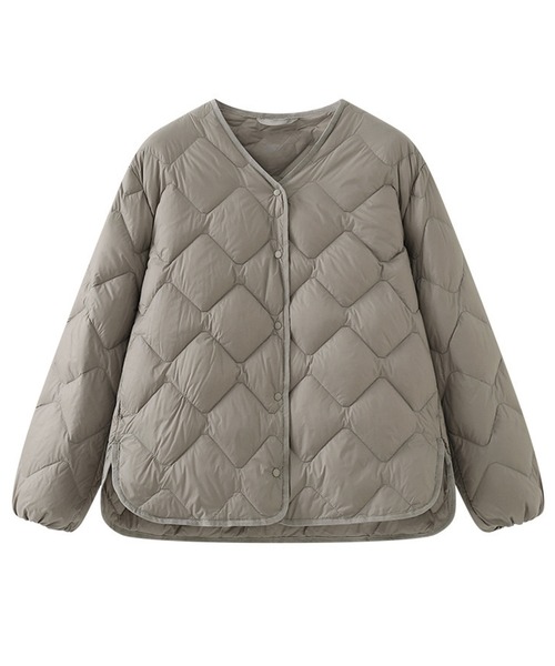 DAY CLOSET（デイ クローゼット）の「【軽量/おうちで洗える/収納袋付き】軽ふわ。カーブラインで洒落感満点。長袖Vネックノーカラーキルティングダウンブルゾン レディース（ブルゾン・レディース・ブラック/カーキ/アイボリー・M/L/XL）」の22枚目の写真