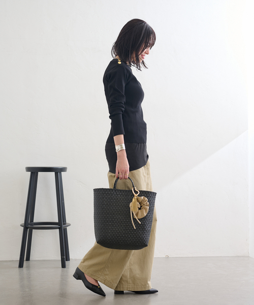 LE TALON（ルタロン）の「《追加》3cmVカットメタルパンプス（パンプス・レディース・レモンイエロー/キャメル/ブラック系その他・25.5cm/22.5cm/23.5cm/24.5cm/25cm/22cm/24cm/23cm）」の16枚目の写真