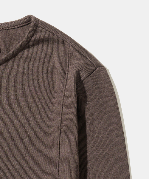Diamond Layla(ダイアモンドレイラ)の「Modal Second Layer Longsleeve T101 Brown(Tシャツ/カットソー・レディース・ブラウン・MEDIUM/LARGE)」の10枚目の写真