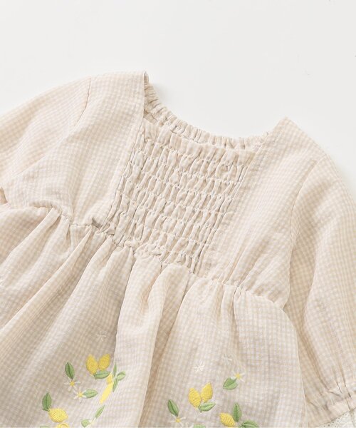 Ampersand（アンパサンド）の「フルーツ刺しゅうシャーリングデザインカバーオール（ロンパース・キッズ・イエロー/ピンク・80/70/60）」の8枚目の写真