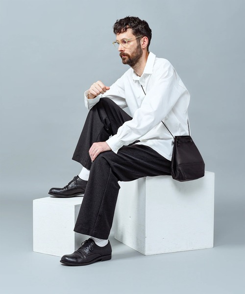 MR.OLIVE（ミスターオリーブ）の「【MR.OLIVE】IMPERMA-LEATHER /2WAY DRAWSTRING POUCH（ショルダーバッグ・メンズ・ブラック・FREE）」の2枚目の写真