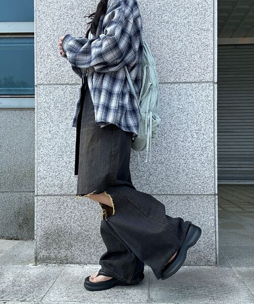 SSERPE(セルぺ)の「ディストロイドニワイドデニムパンツダーティーブルー&マスタード(デニムパンツ・レディース・その他・SMALL/MEDIUM/LARGE/X-SMALL)」の6枚目の写真