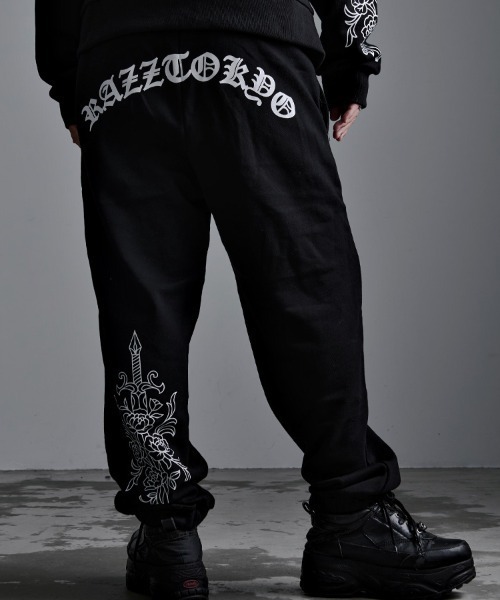 RAZZIS(ラズ)の「『RAZZIS/ラズイズ』ドロッピングサークルロゴ刺繍スウェットパンツ (スウェットパンツ・メンズ・ブラック系1/ブラック×ブルー/ブラック×ホワイト・L/M)」の10枚目の写真