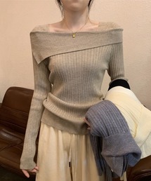 オフショルダー」に該当するニット/セーター（ベージュ系
