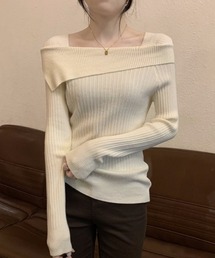 オフショルダーリブニット