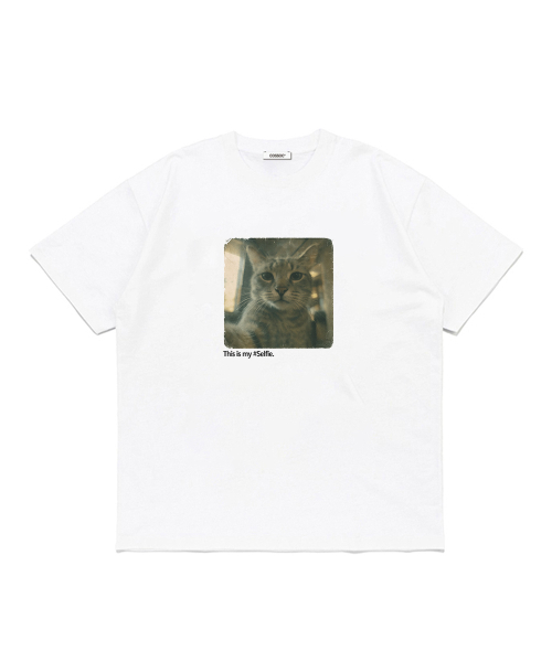 COSO(コソ)の「セルフィーキャット 半袖Tシャツ (ホワイト)(Tシャツ/カットソー・レディース・ホワイト・S/L/M)」の1枚目の写真